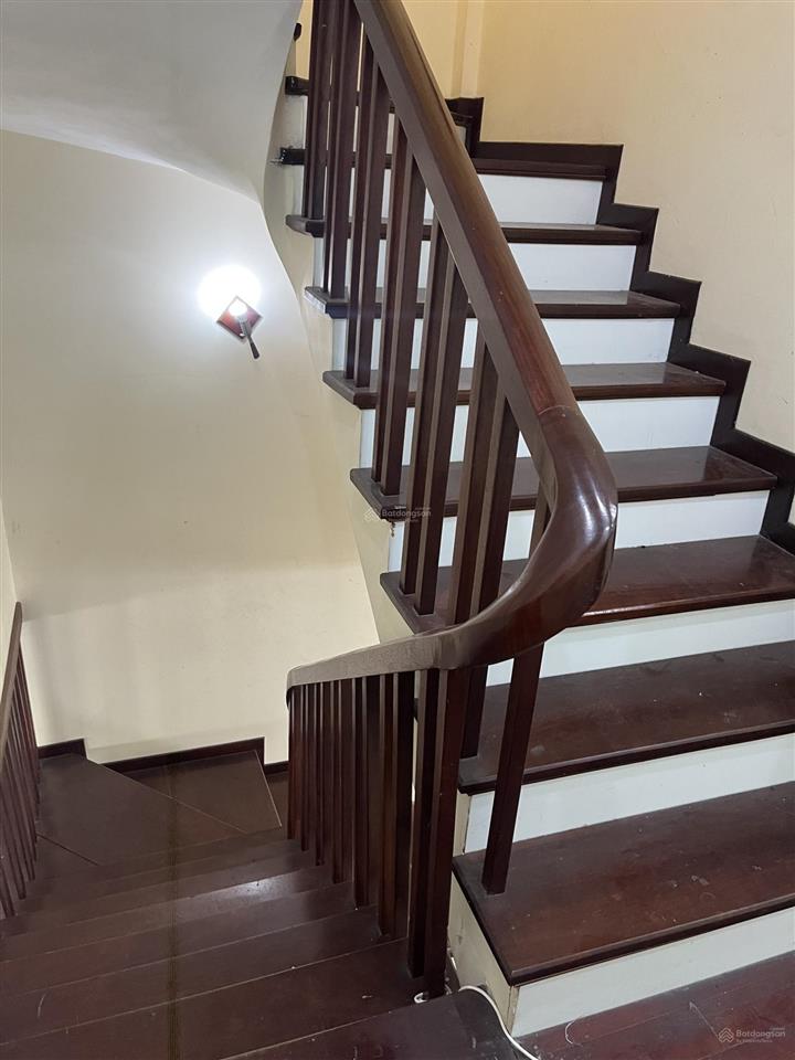Cho thuê nhà lk kđt văn phú, hà đông 80m2, 5 tầng, mt 5m. nhà hoàn thiện có bếp. giá 18tr/th