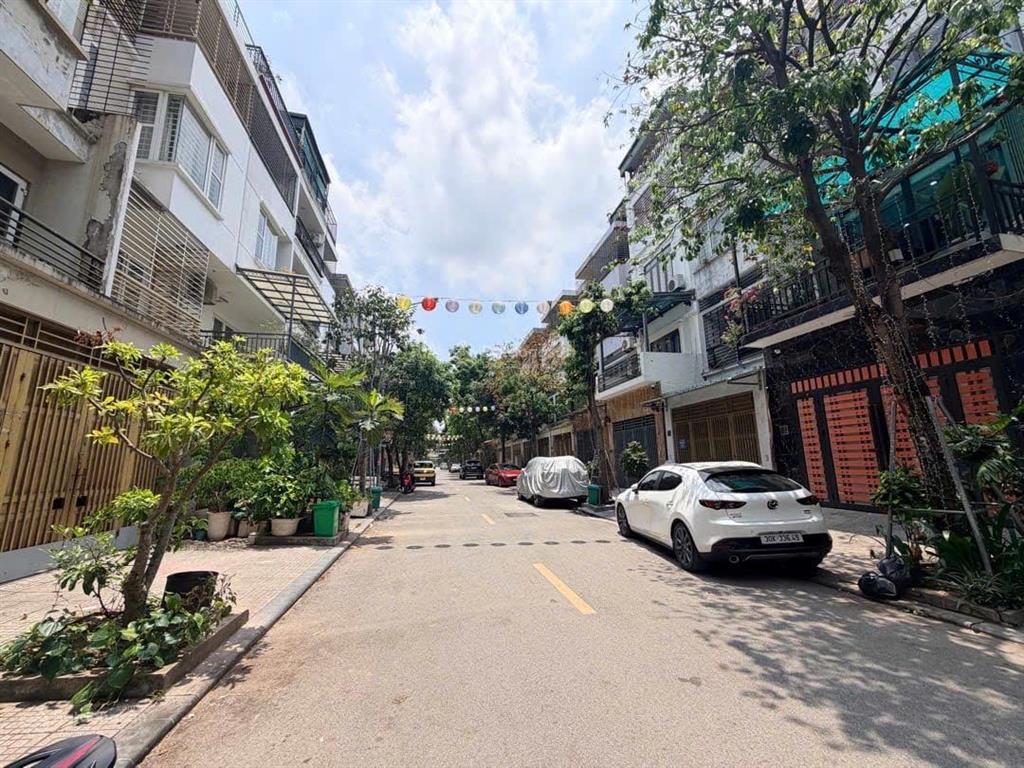 Siêu rẻ  lk văn phú dt 90m đẹp gần trường meri cury, công viên 365 hoàn thiện giá nhỉnh 17 tỷ
