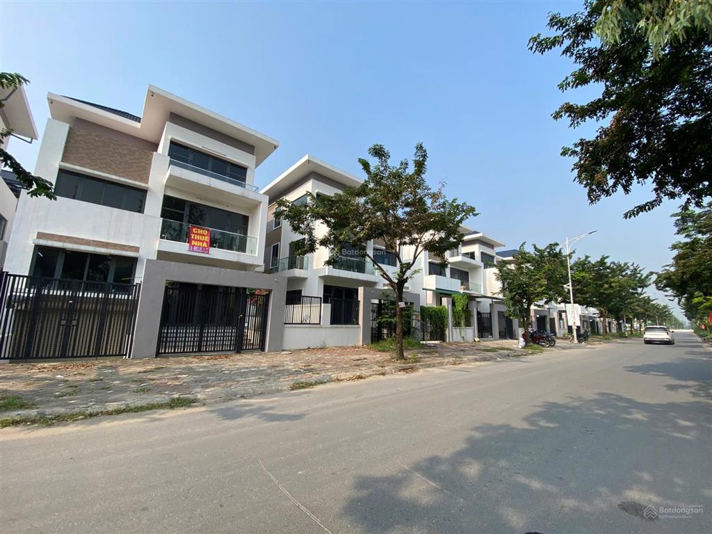 Chính chủ cho thuê biệt thự thô dt 240m 3 tầng 1 tum gía chỉ 12 tr/tháng kđt thanh hà