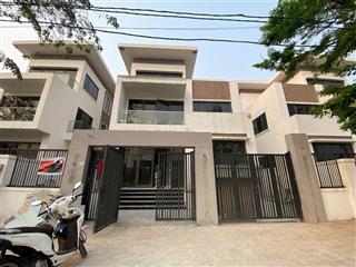 Chính chủ cho thuê biệt thự thô dt 240m 3 tầng 1 tum gía chỉ 12 tr/tháng kđt thanh hà