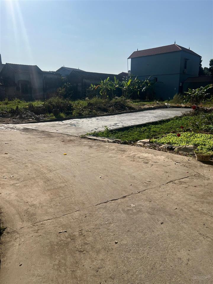 Bán gấp mảnh đất tại quế sơn tân ước, 83.9 m2, mặt tiền 4.6m, ngõ 3m,ô tô đỗ cửa sổ đỏ đầy đủ