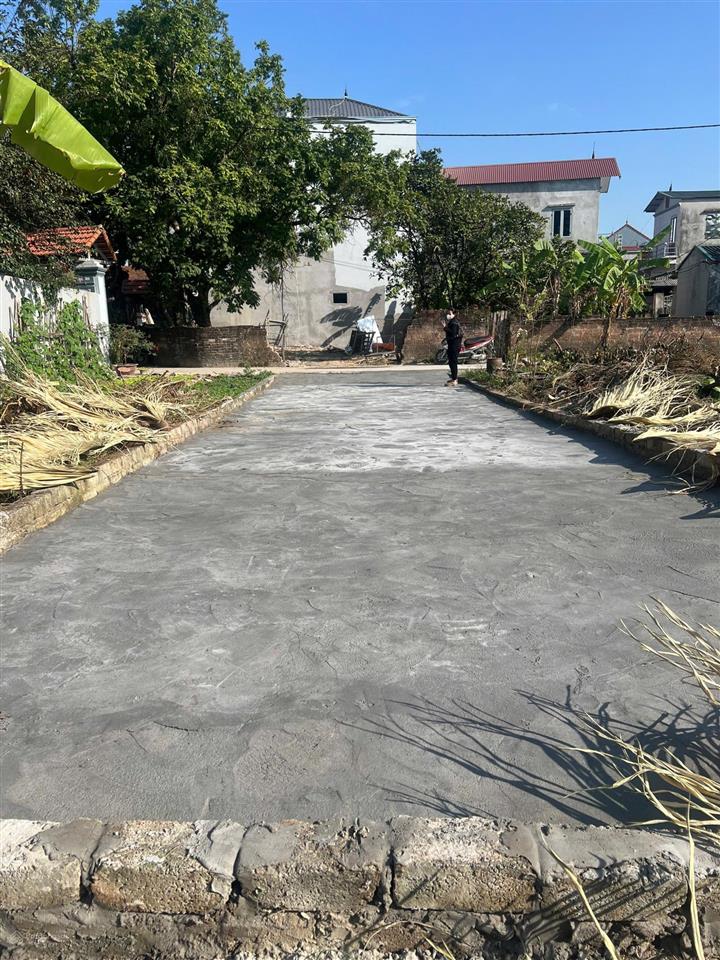 Bán gấp mảnh đất tại quế sơn tân ước, 83.9 m2, mặt tiền 4.6m, ngõ 3m,ô tô đỗ cửa sổ đỏ đầy đủ