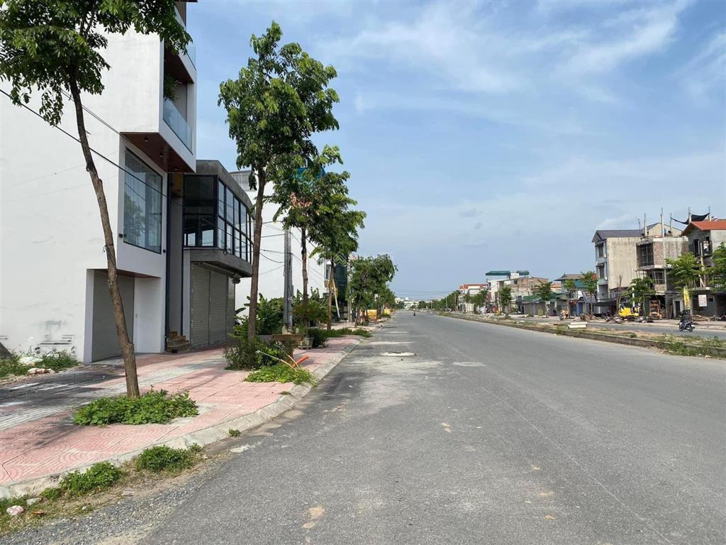 Gia đình cần bán 100m2 đất dịch vụ xã lại yên, hoài đức, hà nội mặt đường rộng 40m giá thỏa thuận