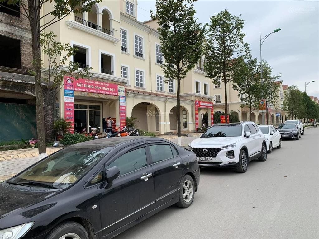 Gia đình cần bán 100m2 đất dịch vụ xã lại yên, hoài đức, hà nội mặt đường rộng 40m giá thỏa thuận