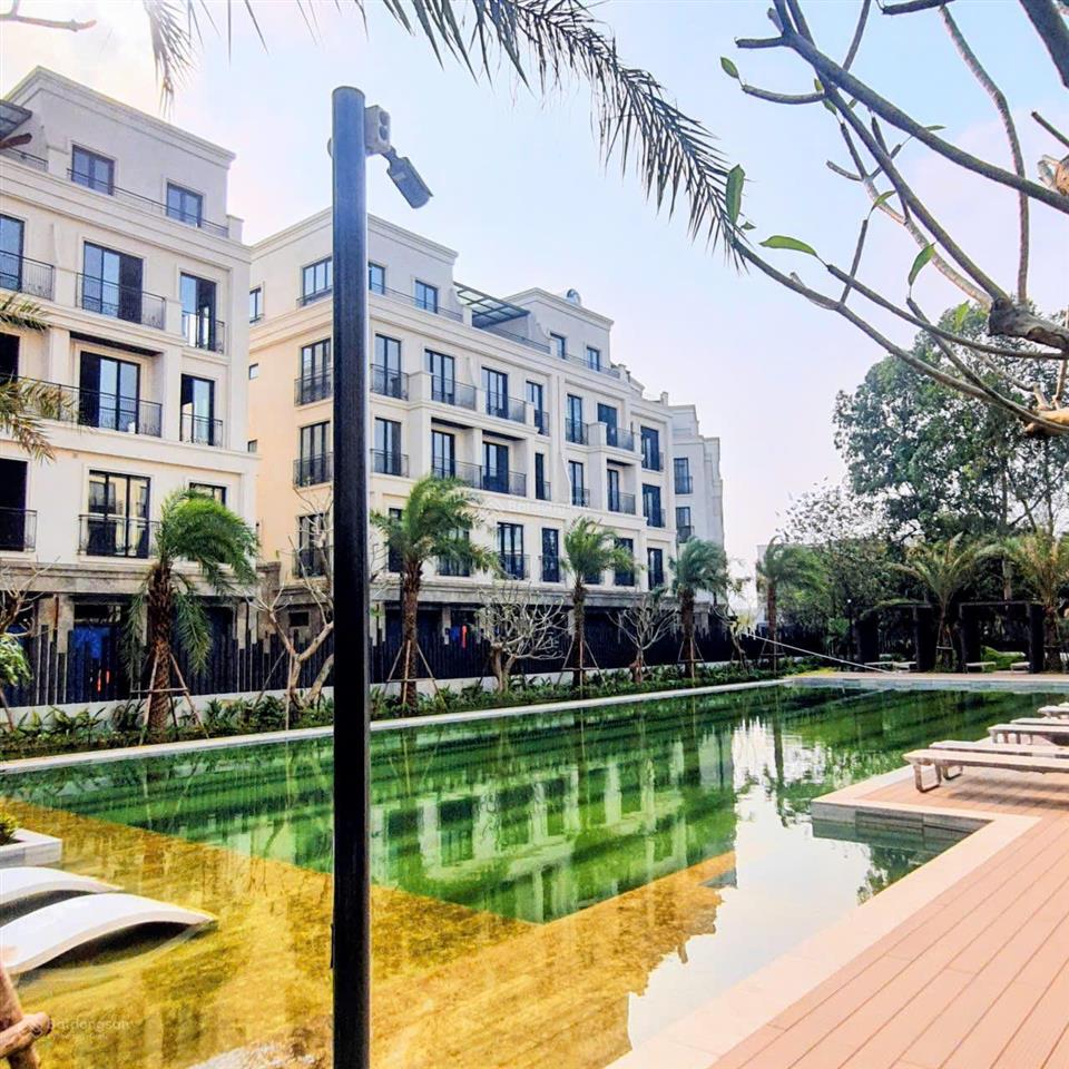Bán gấp căn sát góc, 500m2 sàn, đường đôi 30m + 10m. diện tích 120m2*5 tầng, vị trí trung tâm kđt