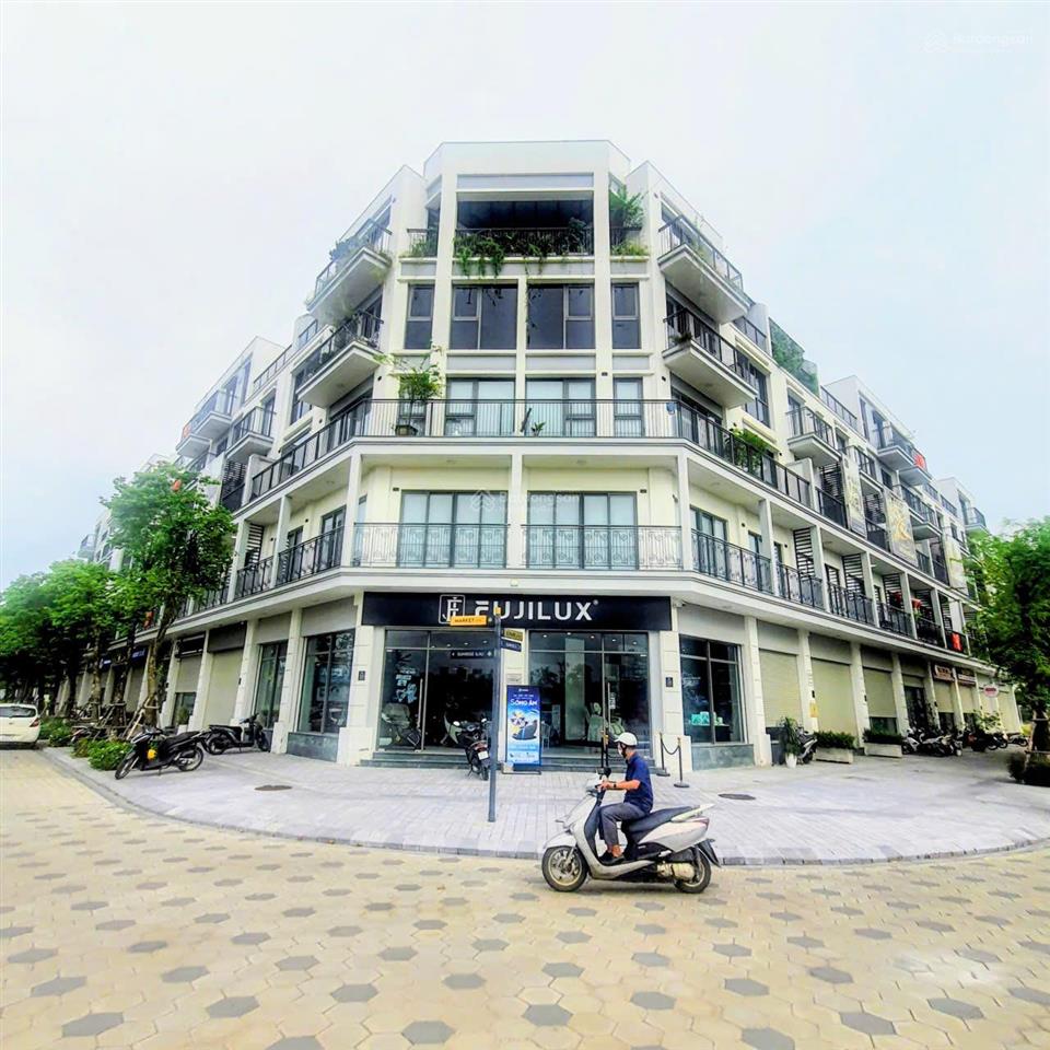 Siêu rẻ. 200m2*5 tầng, 56 tỷ, vị trí view khuôn viên, nhà 2 mặt đường. kđt the manor central park