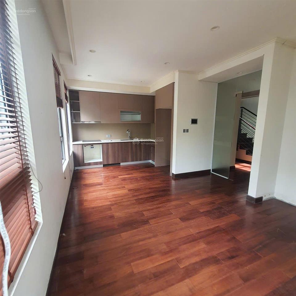 42 tỷ, đường đôi 30m, đường sau 13m. dt 99m2*5 tầng, mt 6.6m, vị trí trung tâm da the manor