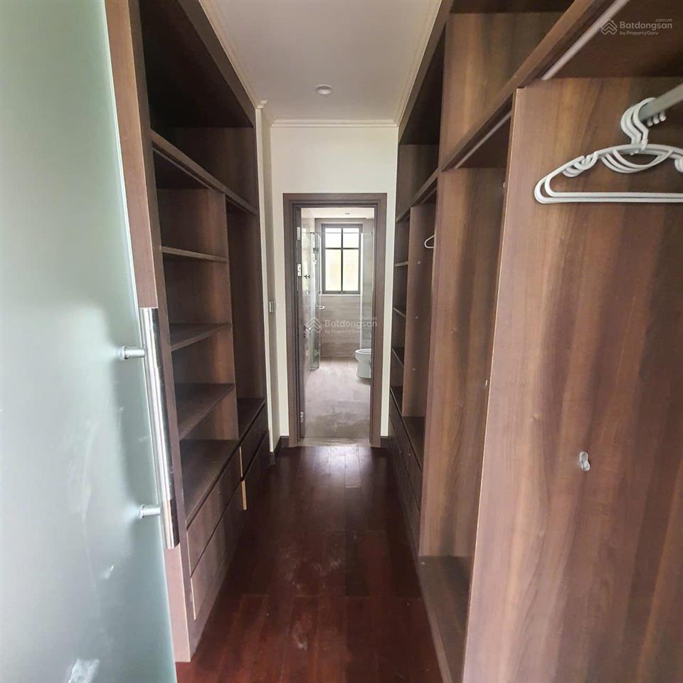42 tỷ, đường đôi 30m, đường sau 13m. dt 99m2*5 tầng, mt 6.6m, vị trí trung tâm da the manor