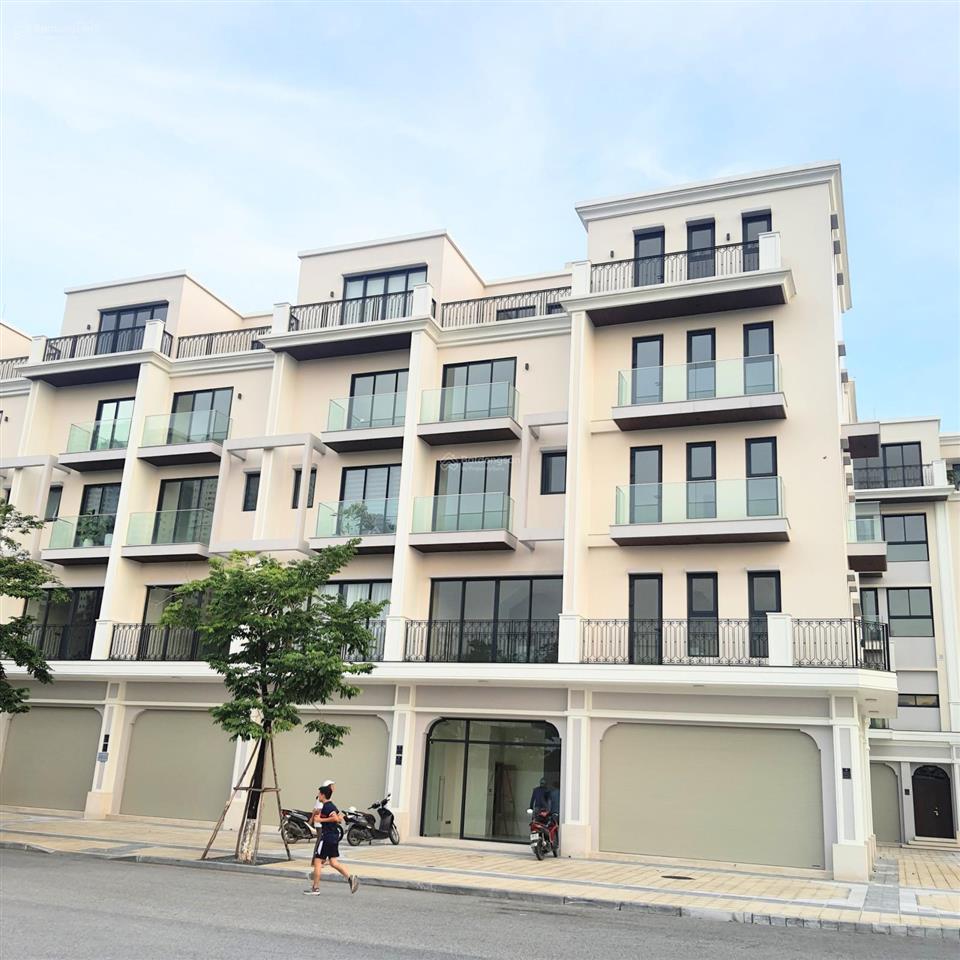 Mới nhất. liền kề 75m2, giá 25.5 đến 32 tỷ. 99m2 giá 37 đến 41 tỷ. biệt thự 160m2, 200m2 từ 58 tỷ