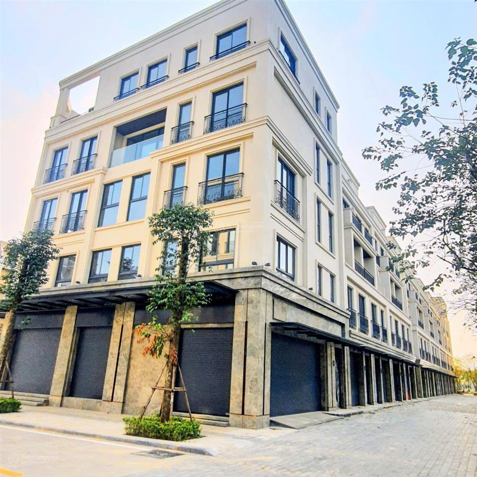 Mới nhất. liền kề 75m2, giá 25.5 đến 32 tỷ. 99m2 giá 37 đến 41 tỷ. biệt thự 160m2, 200m2 từ 58 tỷ