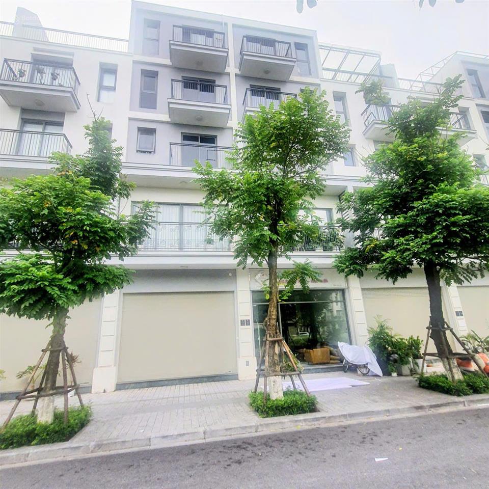 Mới nhất. liền kề 75m2, giá 25.5 đến 32 tỷ. 99m2 giá 37 đến 41 tỷ. biệt thự 160m2, 200m2 từ 58 tỷ