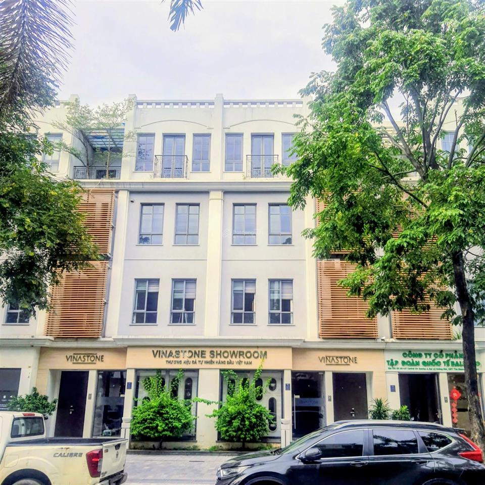Mới nhất. liền kề 75m2, giá 25.5 đến 32 tỷ. 99m2 giá 37 đến 41 tỷ. biệt thự 160m2, 200m2 từ 58 tỷ