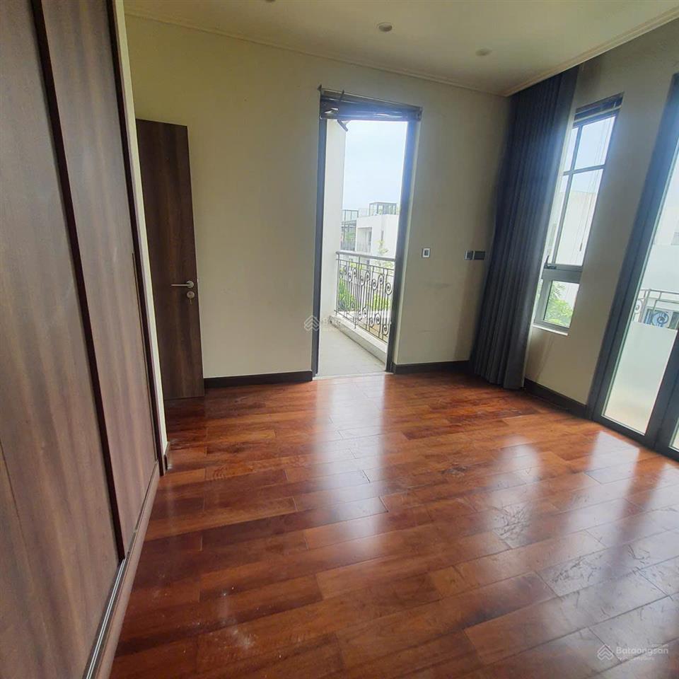 Mới nhất. liền kề 75m2, giá 25.5 đến 32 tỷ. 99m2 giá 37 đến 41 tỷ. biệt thự 160m2, 200m2 từ 58 tỷ