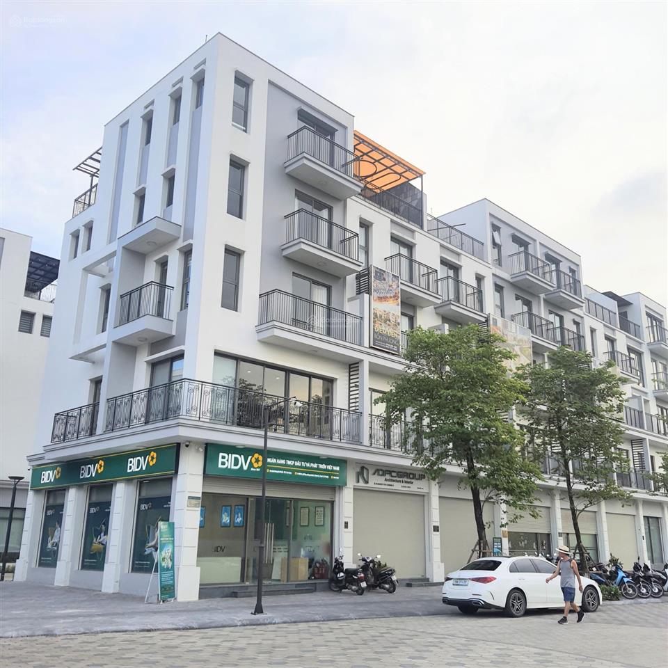 Mới nhất. liền kề 75m2, giá 25.5 đến 32 tỷ. 99m2 giá 37 đến 41 tỷ. biệt thự 160m2, 200m2 từ 58 tỷ