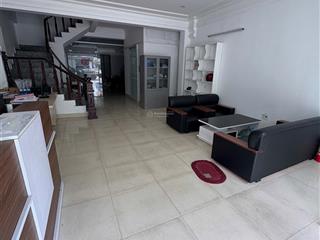 Cho thuê kho văn phòng kết hợp có tời hàng tại kđt geleximco giá 26triệu.  0913 034 ***