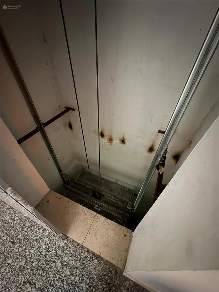 Cho thuê kho văn phòng kết hợp có tời hàng tại kđt geleximco giá 26triệu.  0913 034 ***
