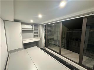 Cho thuê căn hộ 2 ngủ full đồ có thang máy ô tô đỗ miễn phí 8,5tr/tháng.  0913 034 ***