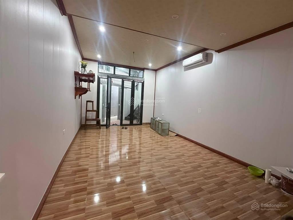 Cho thuê nhà 2 tầng 3 phòng ngủ 6 triệu tại dương nội hà đông.  0913 034 ***