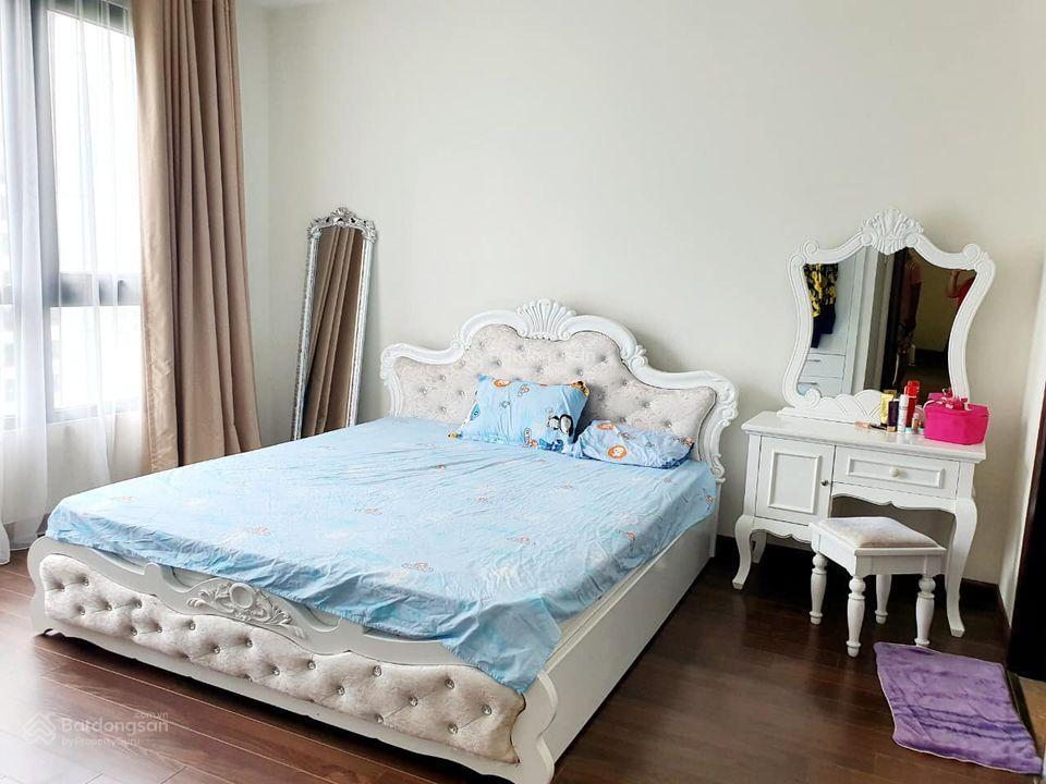 Bán gấp căn 2 ngủ hướng nam giá rẻ nhất tại park hill times city giá 7.5 tỷ.  0978 468 ***