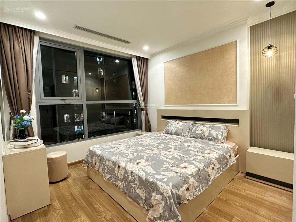 Bán căn 2 ngủ view quảng trường tại park hill times city giá hời thị trường 6,7 tỷ.  0978 468 ***