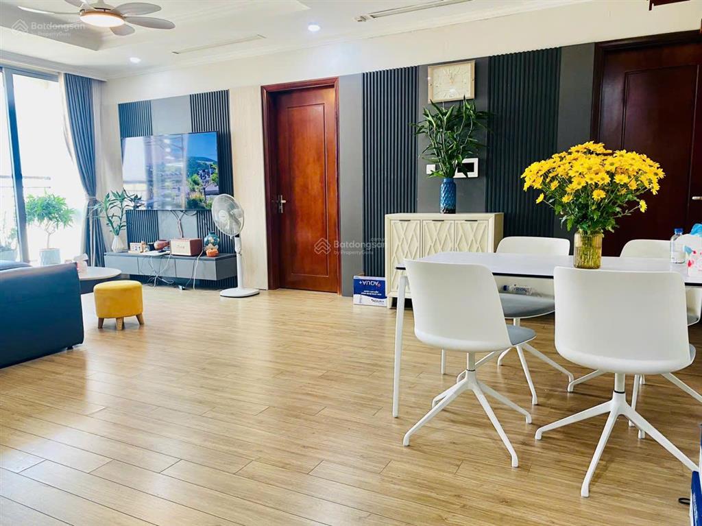 Bán căn 3 ngủ, view quảng trường tại park hill times city giá chỉ 11,7 tỷ có đồ.  0978 468 ***