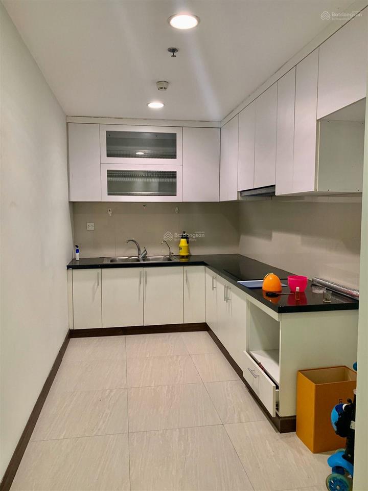 Bán nhanh căn 2 ngủ tầng trung có slot oto tại times city giá chỉ 7,4 tỷ đủ đồ.  0978 468 ***