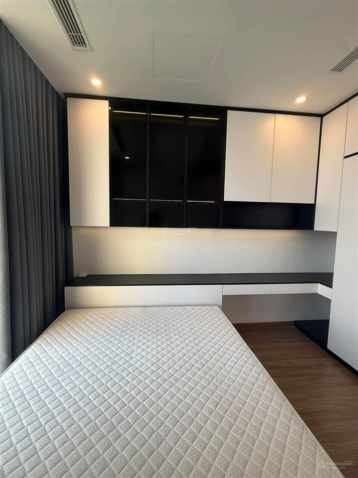 Sẵn căn cho thuê 2pn ở ngay. căn đẹp, view hồ. full nội thất xịn, mịn sang trọng vinhomes skylake