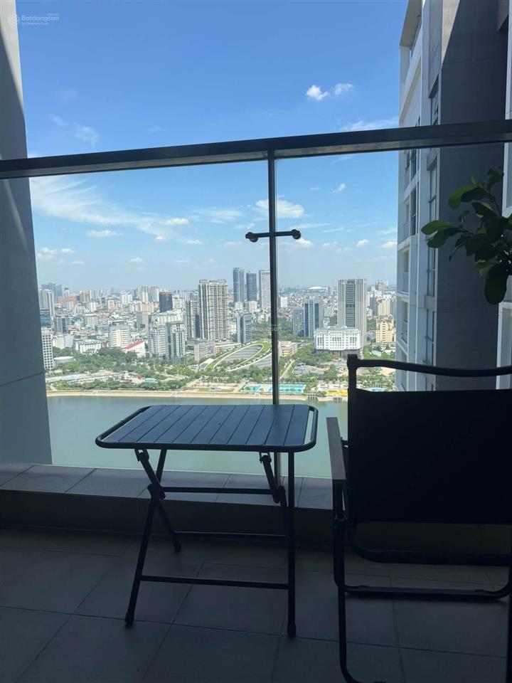 Sẵn căn cho thuê 2pn ở ngay. căn đẹp, view hồ. full nội thất xịn, mịn sang trọng vinhomes skylake