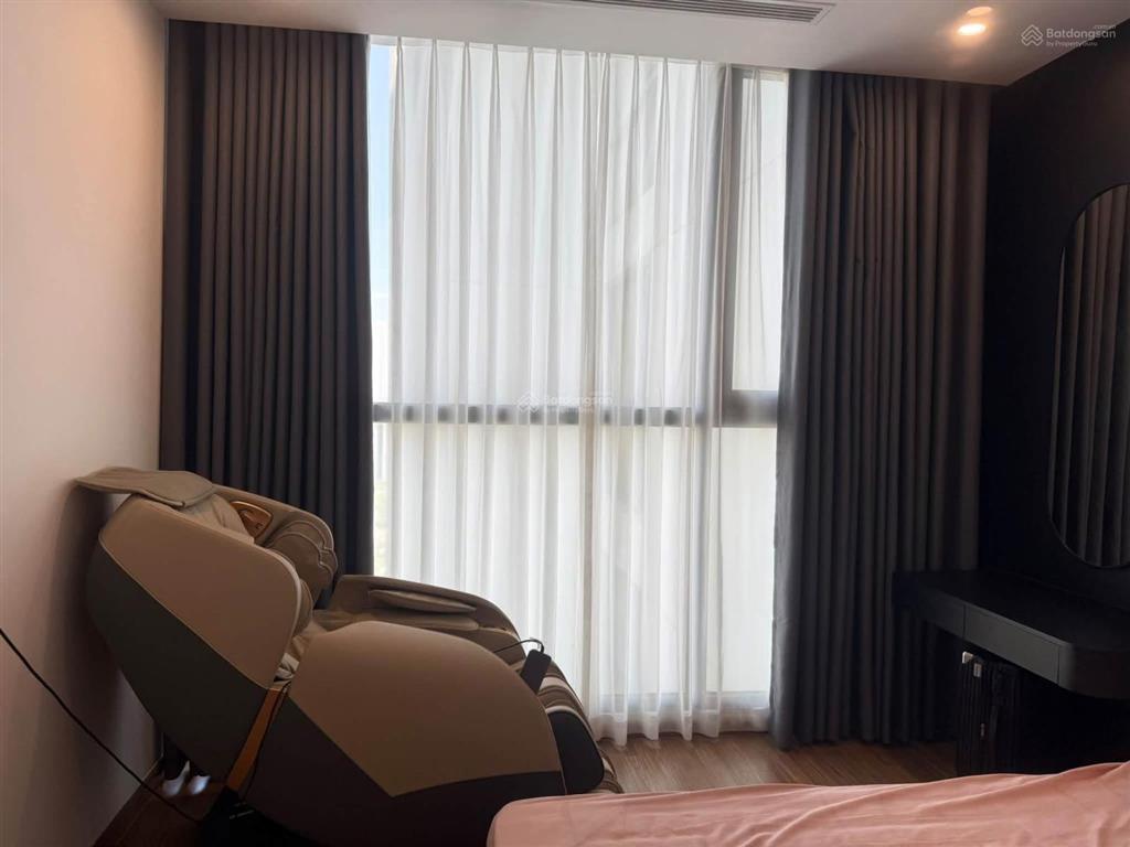 Sẵn căn cho thuê 2pn ở ngay. căn đẹp, view hồ. full nội thất xịn, mịn sang trọng vinhomes skylake