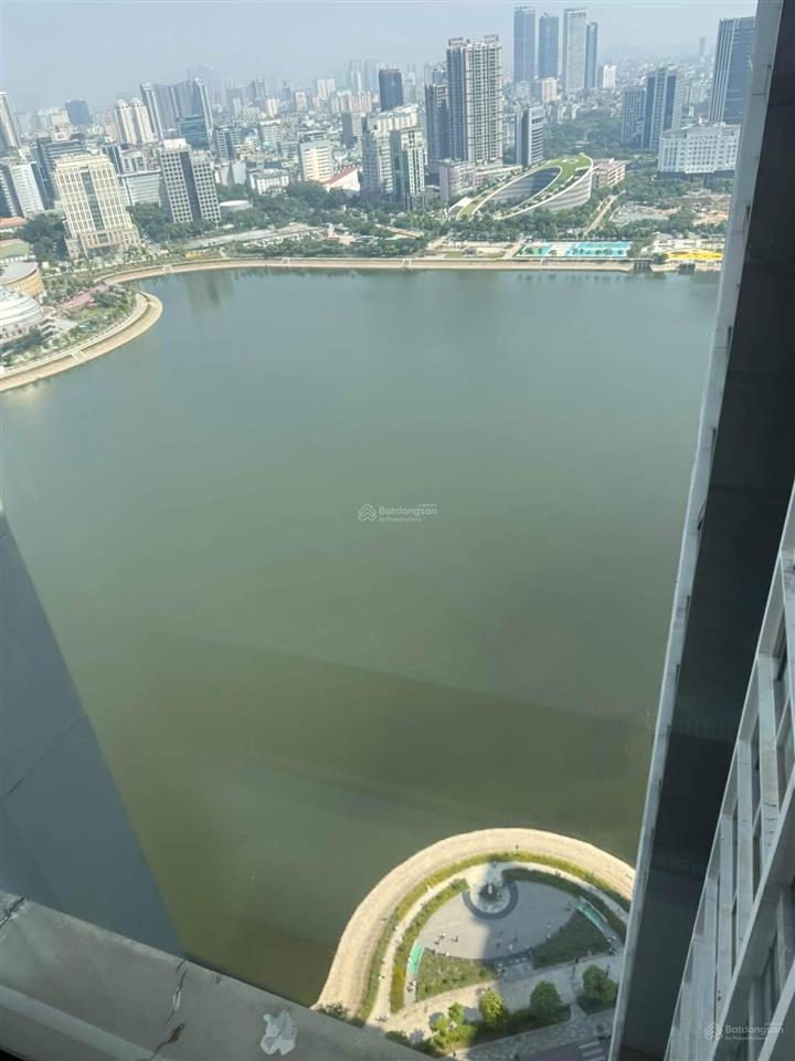 Sẵn căn cho thuê 2pn ở ngay. căn đẹp, view hồ. full nội thất xịn, mịn sang trọng vinhomes skylake
