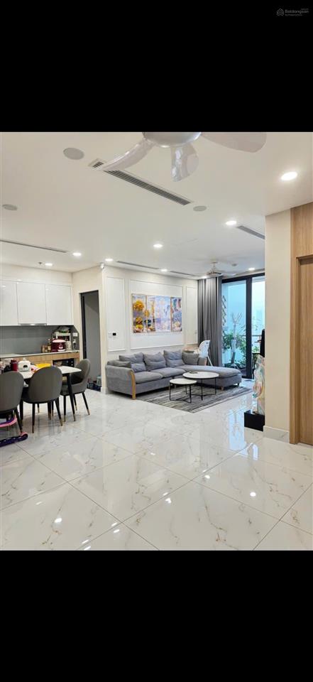 Cần bán nhanh căn hộ view hồ điều hòa, tầng cao, view đẹp. căn 2pn full nội thất có sẵn slot ôtô.