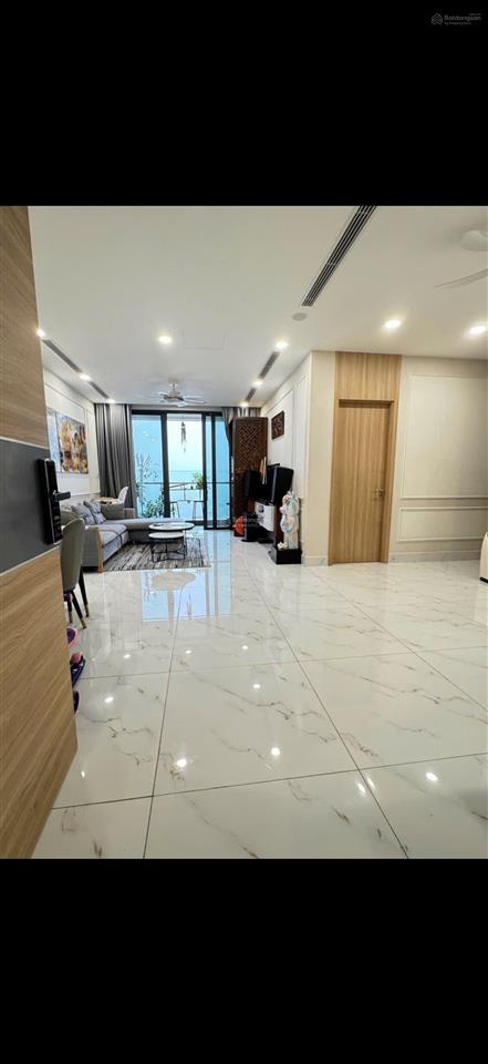 Cần bán nhanh căn hộ view hồ điều hòa, tầng cao, view đẹp. căn 2pn full nội thất có sẵn slot ôtô.