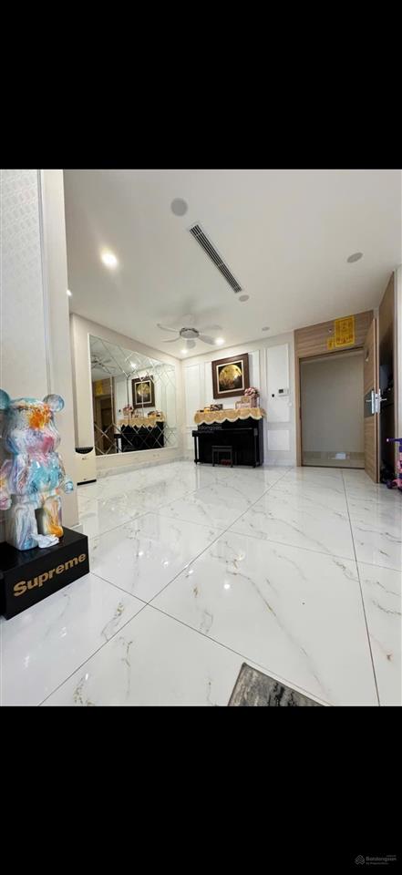 Cần bán nhanh căn hộ view hồ điều hòa, tầng cao, view đẹp. căn 2pn full nội thất có sẵn slot ôtô.