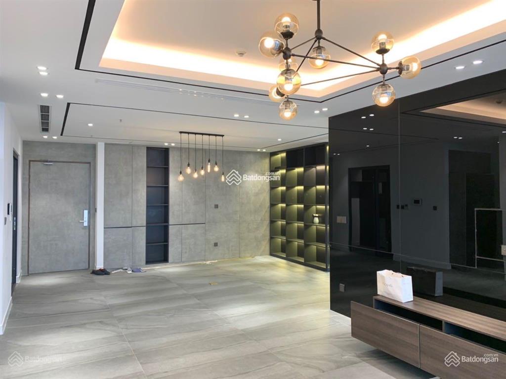 Chính chủ cần bán hoa hậu 4pn vinhomes metropolis 148m2 tòa m3 căn 10 tầng cao view hồ tây siêu đẹp