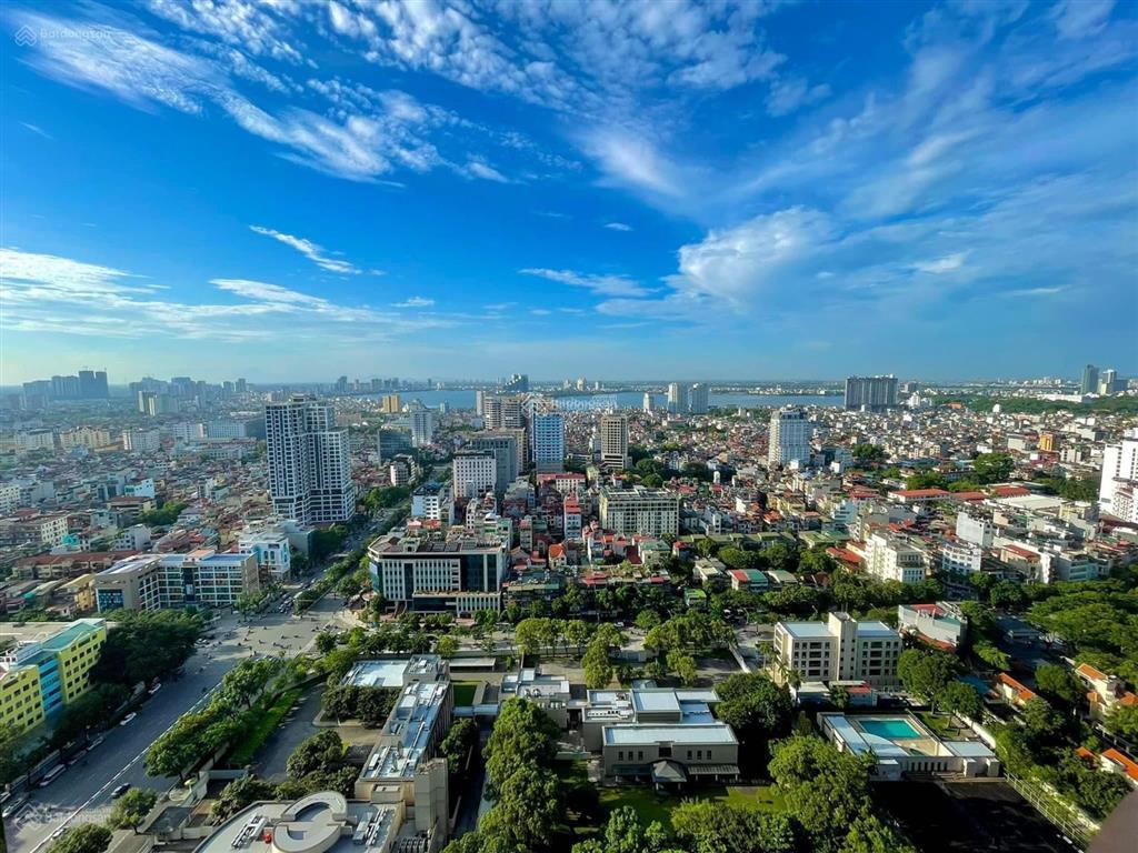 Chính chủ cần bán hoa hậu 4pn vinhomes metropolis 148m2 tòa m3 căn 10 tầng cao view hồ tây siêu đẹp