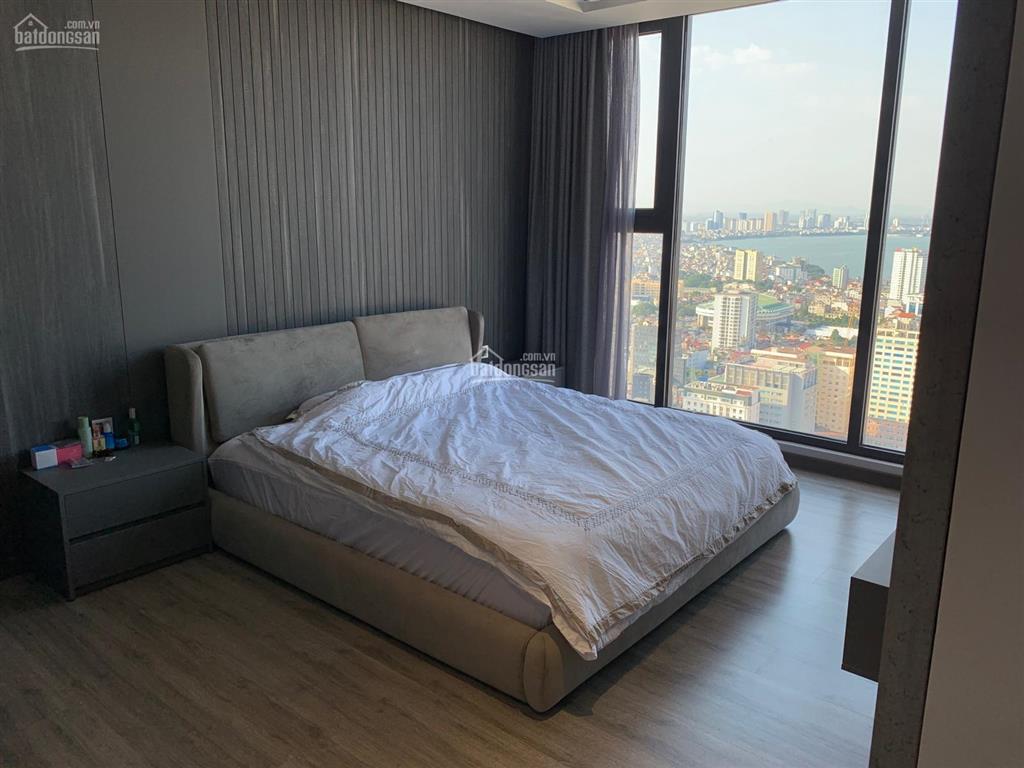 Chính chủ cần bán hoa hậu 4pn vinhomes metropolis 148m2 tòa m3 căn 10 tầng cao view hồ tây siêu đẹp