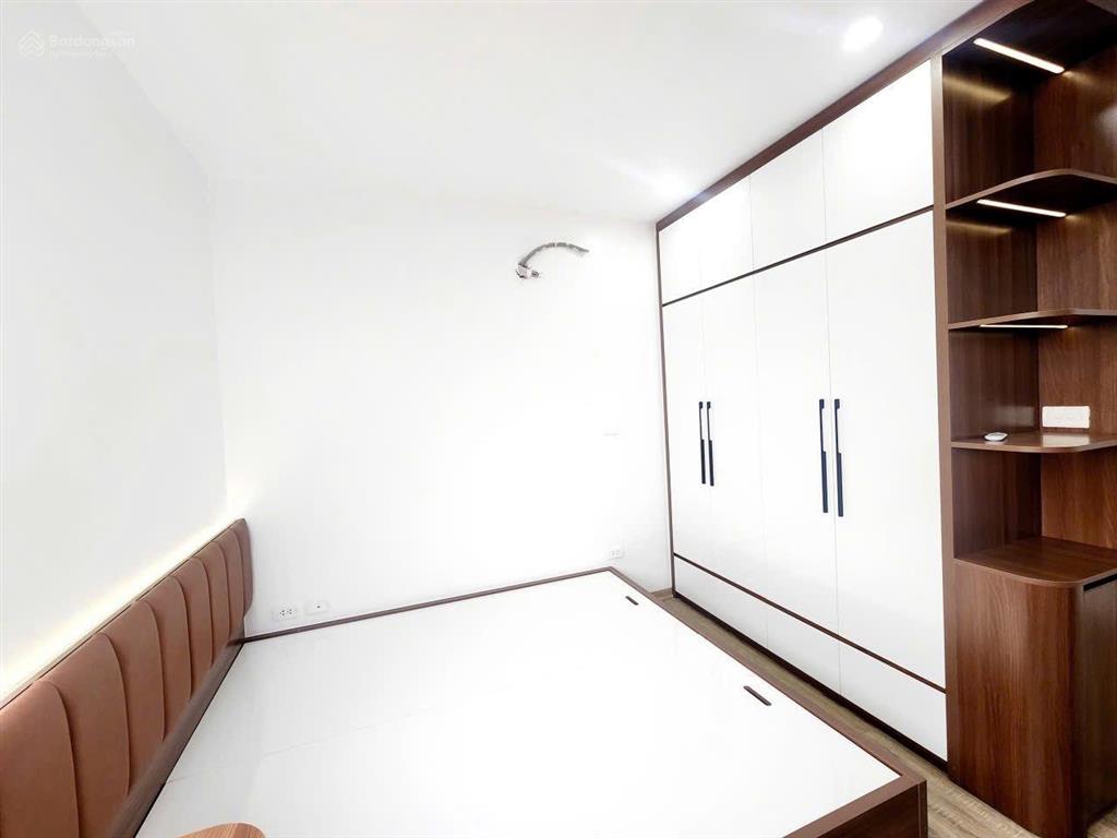 Gia đình cần bán gấp chcc giải phóng 90m2, 3 ngủ, full nội thất cao cấp về sẵn ở. căn góc, tầng đẹp