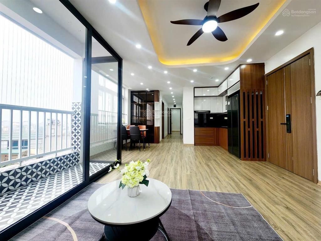 Gia đình cần bán gấp chcc giải phóng 90m2, 3 ngủ, full nội thất cao cấp về sẵn ở. căn góc, tầng đẹp