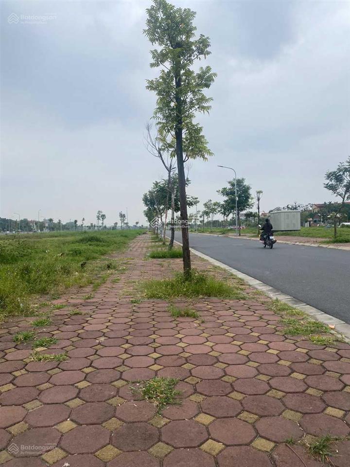 Bán đất đấu giá liên mạc mê linh hà nội nay là xã yên lãng hà nội. 95m2 đường 24m sổ đỏ chính chủ.