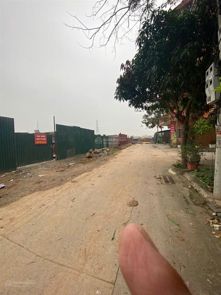 Bán đất kinh doanh đối diện trường cấp 1 đông la view hồ điều hòa có nhà cho thuê 5tr/ tháng