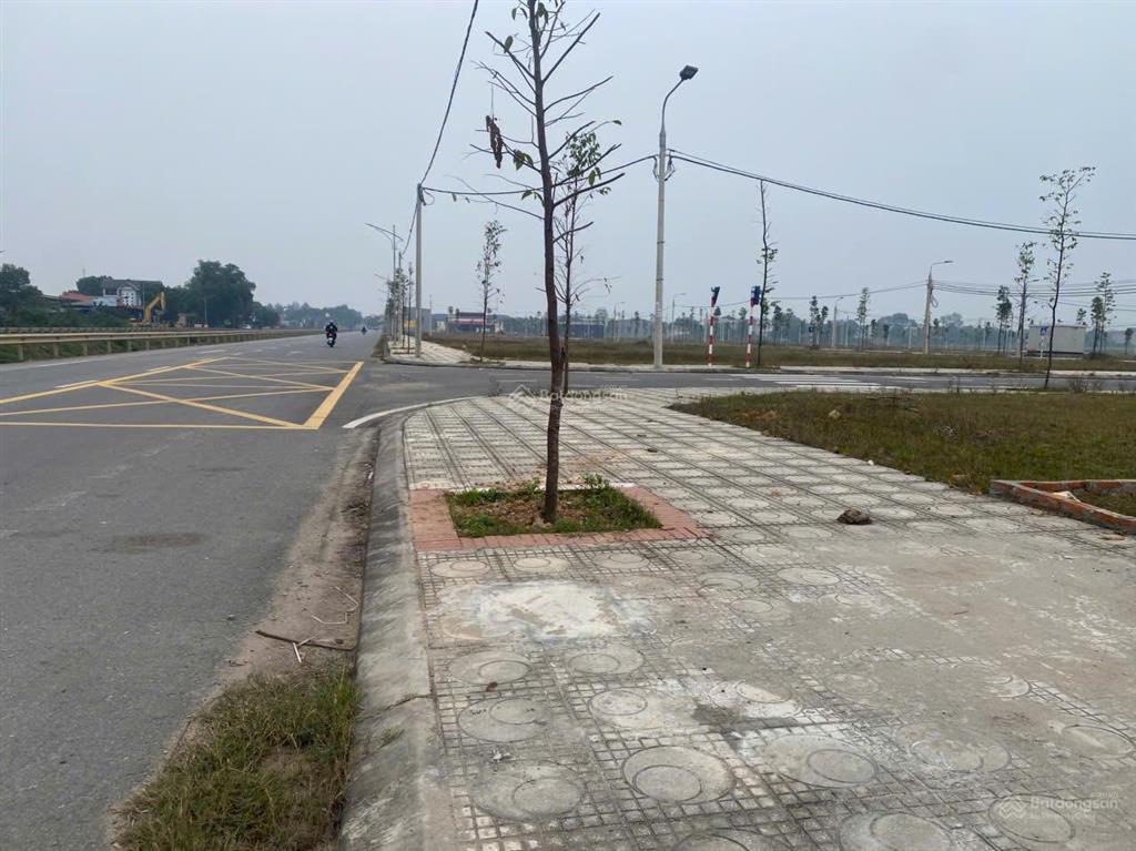 Bán đất mặt đường ql32 khu đấu giá 14 dân quyền tam nông phú thọ. cạnh quán cofe sổ đỏ chính chủ.