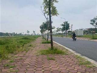 Bán đất đấu giá liên mạc mê linh hà nội nay là xã yên lãng hà nội. 95m2 đường 24m sổ đỏ chính chủ.