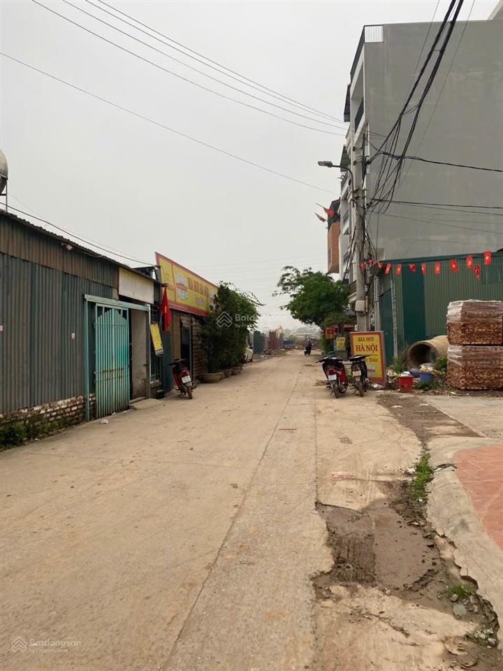 Nhà mặt tiền đường view hồ điều hòa, nhìn vào cổng trường cấp 1 đông la không có căn thứ 2 đẹp hơn.