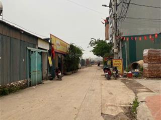 Nhà mặt tiền đường view hồ điều hòa, nhìn vào cổng trường cấp 1 đông la không có căn thứ 2 đẹp hơn.