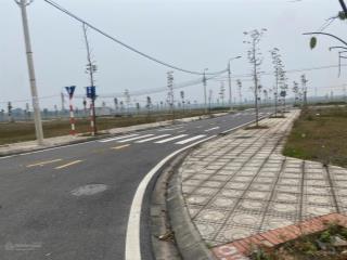 Chính chủ bán ô đất 100m2 mặt đường, sổ đỏ vĩnh viễn, mặt tiền 5m, đường rộng 40m, vỉa hè 7m .