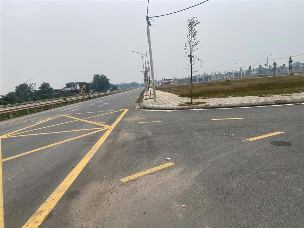 2ty ô đất mặt đường 32c cạnh cổng ubnd huyện lâm thao, 100m2 hướng đn, mặt tiền 5m gần siêu thị.