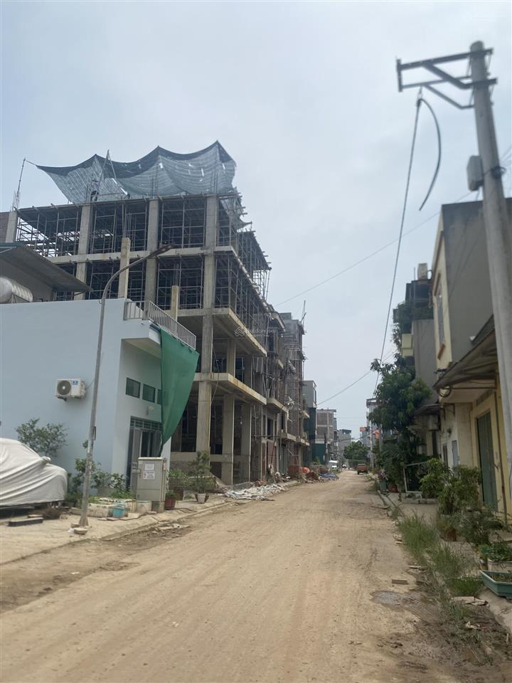Bán ô đất hướng đông nam 65m2 mặt tiền 4,5m giá 7,8 tỷ có thương lượng đường ô tô tránh nhau