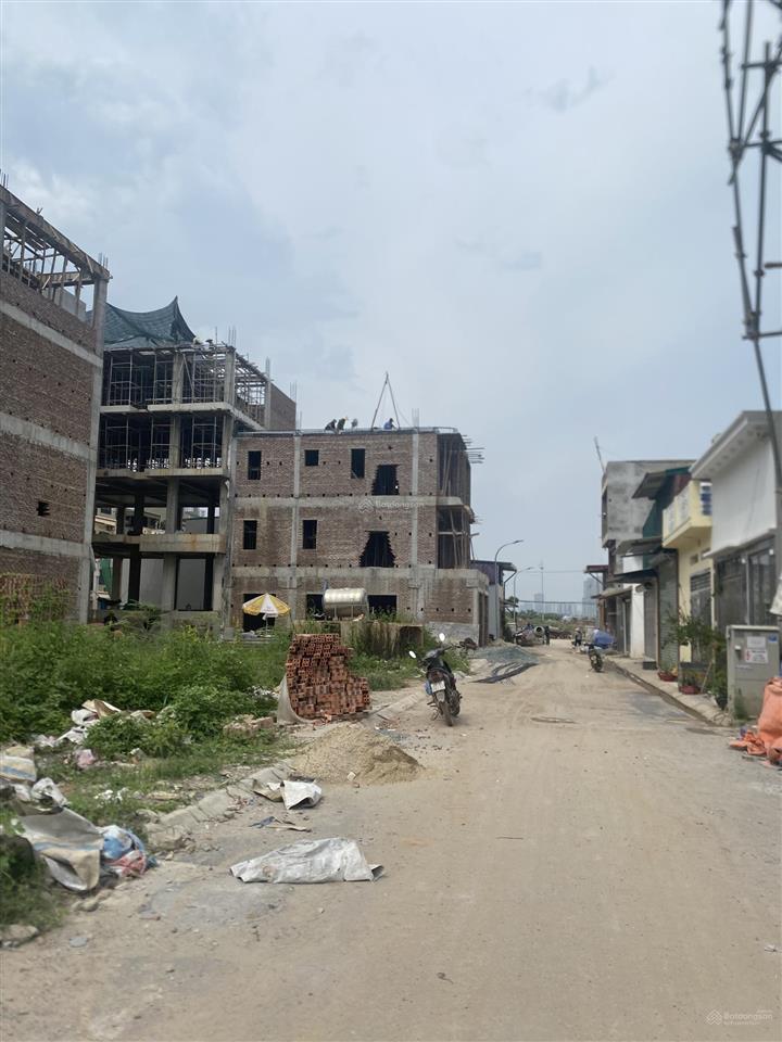 Bán ô đất hướng đông nam 65m2 mặt tiền 4,5m giá 7,8 tỷ có thương lượng đường ô tô tránh nhau