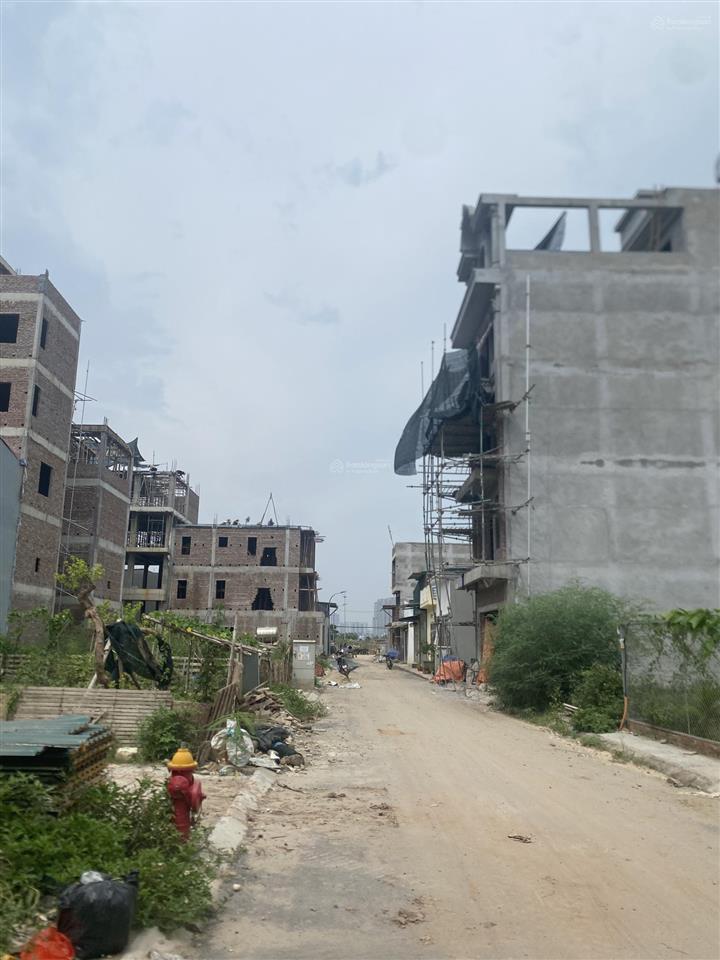 Bán ô đất hướng đông nam 65m2 mặt tiền 4,5m giá 7,8 tỷ có thương lượng đường ô tô tránh nhau