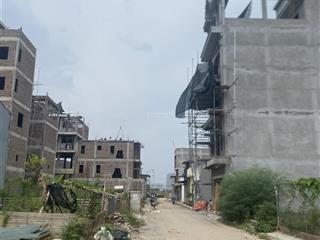 Bán ô đất hướng đông nam 65m2 mặt tiền 4,5m giá 7,8 tỷ có thương lượng đường ô tô tránh nhau